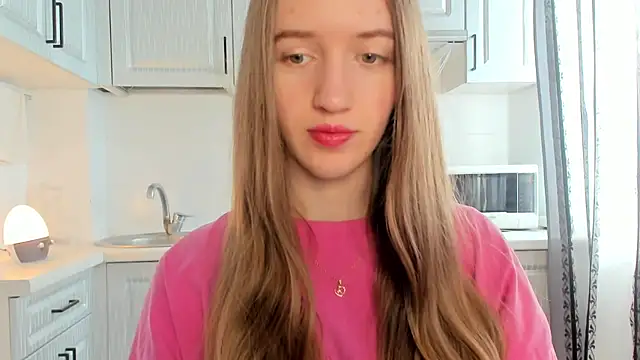 Snapshot of leslie_my_lovee chatting on 04/14/26, 10:43 leslie my lovee online show from 04/14/26, 10:43