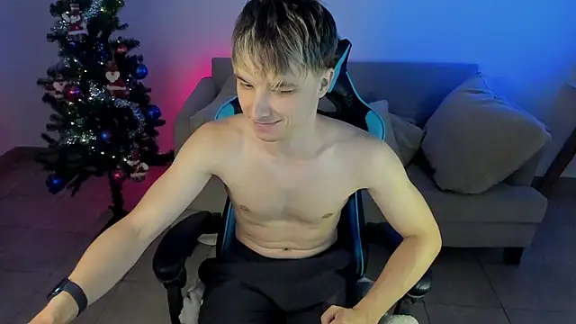 Snapshot of marcusmit chatting on 12/12/24, 06:42 marcusmit online show from 12/12/24, 06:42