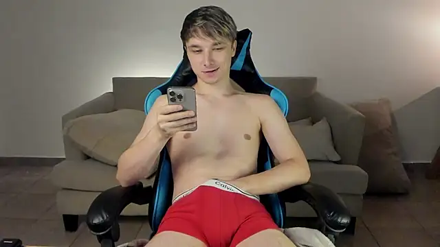 Snapshot of marcusmit chatting on 01/08/25, 09:23 marcusmit online show from 01/08/25, 09:23