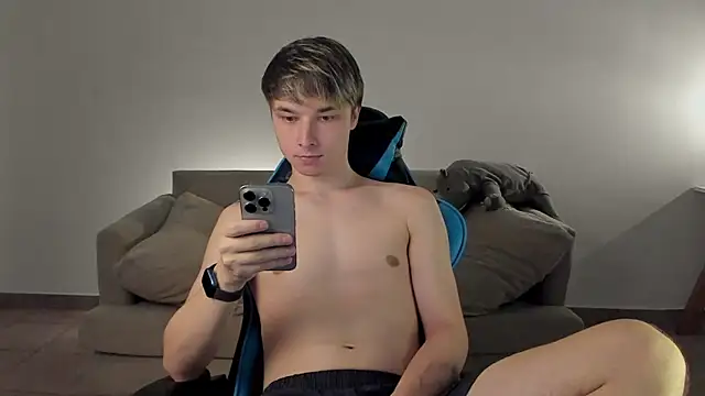 Snapshot of marcusmit chatting on 01/22/25, 10:05 marcusmit online show from 01/22/25, 10:05