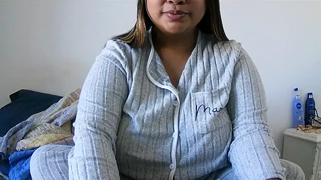 Snapshot of ArisaGonzalez chatting on 10/06/25, 10:34 ArisaGonzalez online show from 10/06/25, 10:34