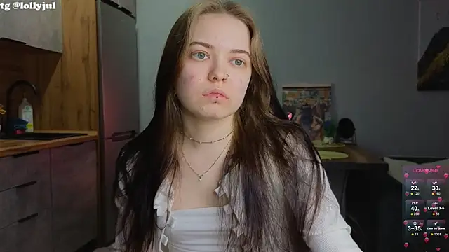 Snapshot of doll_lol_ chatting on 03/13/25, 10:10 doll lol online show from 03/13/25, 10:10