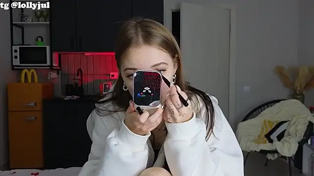 Snapshot of doll_lol_ chatting on 10/06/25, 08:50 doll lol online show from 10/06/25, 08:50