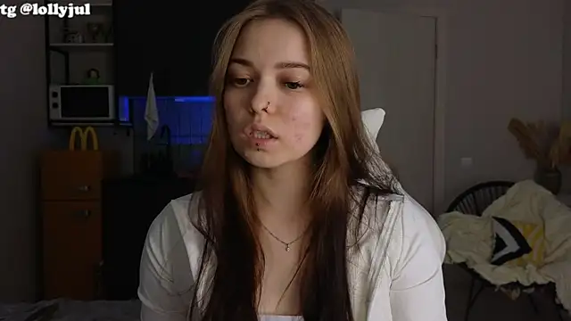 Snapshot of doll_lol_ chatting on 10/26/25, 07:20 doll lol online show from 10/26/25, 07:20