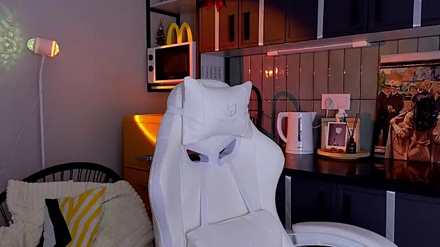 doll lol  online show from 12/20/25, 12:40