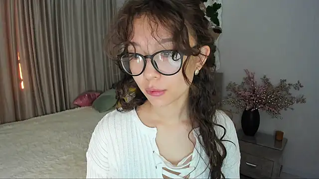 AgnieszkaBanana online show from 03/19/25, 04:03