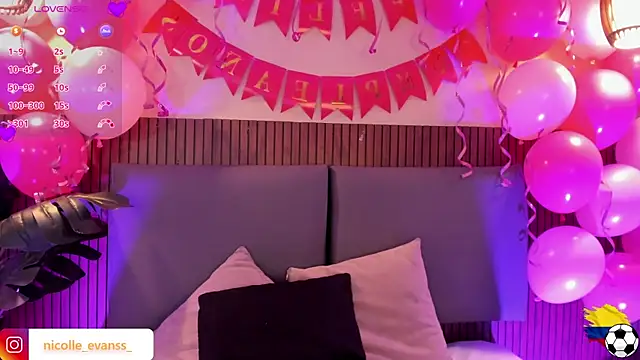 NicolleeEvanss online show from 06/26/26, 12:20