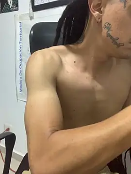 Snapshot of JovenDesobediente chatting on 11/17/25, 05:35 JovenDesobediente online show from 11/17/25, 05:35