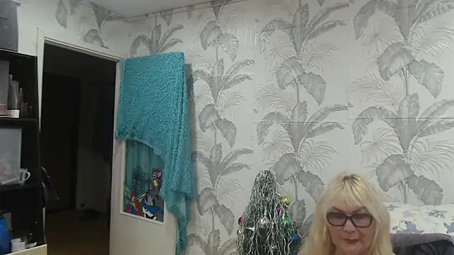Snapshot of CamDiva113 chatting on 01/02/25, 12:13 CamDiva113 online show from 01/02/25, 12:13