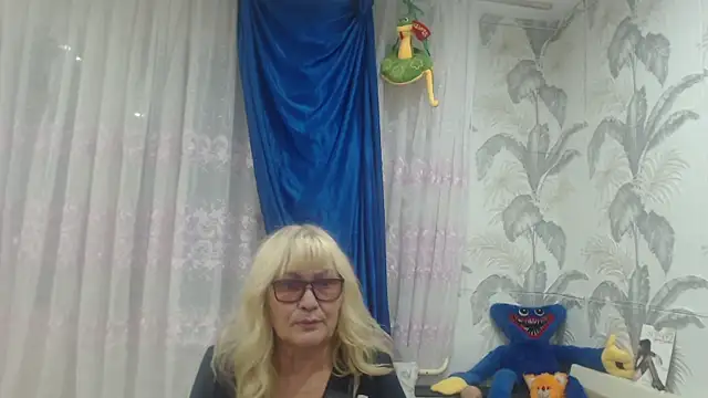 Snapshot of CamDiva113 chatting on 10/16/25, 03:24 CamDiva113 online show from 10/16/25, 03:24