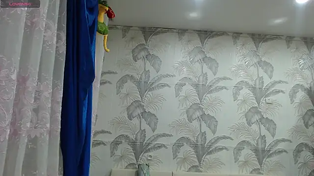 CamDiva113 online show from 12/05/25, 11:52