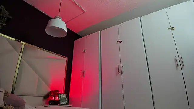 April bowie online show from 11/20/25, 11:10