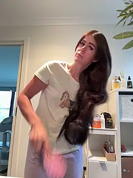 Snapshot of aus_queen chatting on 02/06/26, 10:02 aus queen online show from 02/06/26, 10:02