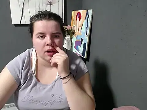 Snapshot of so_shy chatting on 03/18/25, 10:14 so shy online show from 03/18/25, 10:14