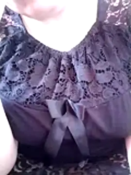 Snapshot of carmelasexy chatting on 10/15/25, 11:43 carmelasexy online show from 10/15/25, 11:43