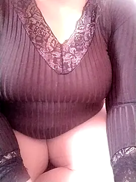 Snapshot of carmelasexy chatting on 11/08/25, 12:38 carmelasexy online show from 11/08/25, 12:38