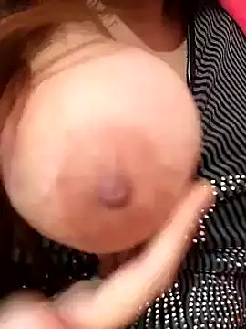 Snapshot of carmelasexy chatting on 11/23/25, 03:45 carmelasexy online show from 11/23/25, 03:45