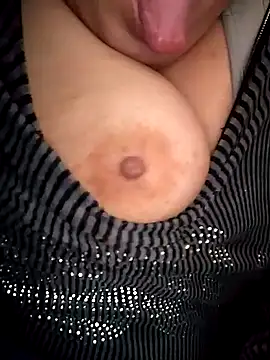 Snapshot of carmelasexy chatting on 11/25/25, 07:25 carmelasexy online show from 11/25/25, 07:25