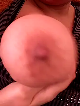 Snapshot of carmelasexy chatting on 01/08/26, 01:02 carmelasexy online show from 01/08/26, 01:02