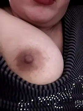 Snapshot of carmelasexy chatting on 03/28/26, 12:43 carmelasexy online show from 03/28/26, 12:43