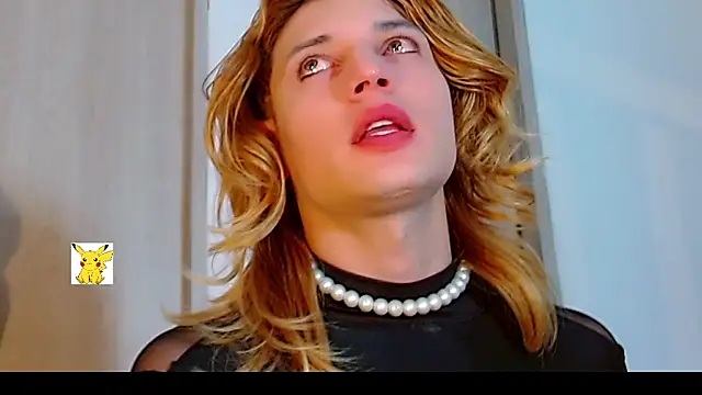 Snapshot of honey_skin chatting on 02/12/25, 08:16 honey skin online show from 02/12/25, 08:16