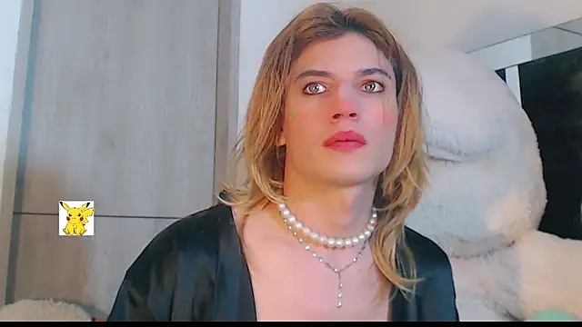 Snapshot of honey_skin chatting on 02/23/25, 07:11 honey skin online show from 02/23/25, 07:11