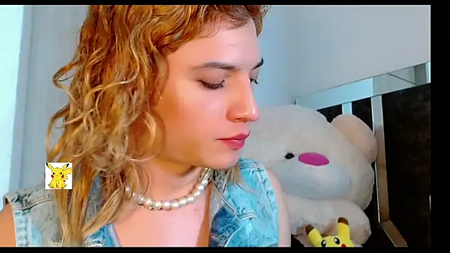 Snapshot of honey_skin chatting on 03/19/25, 05:06 honey skin online show from 03/19/25, 05:06