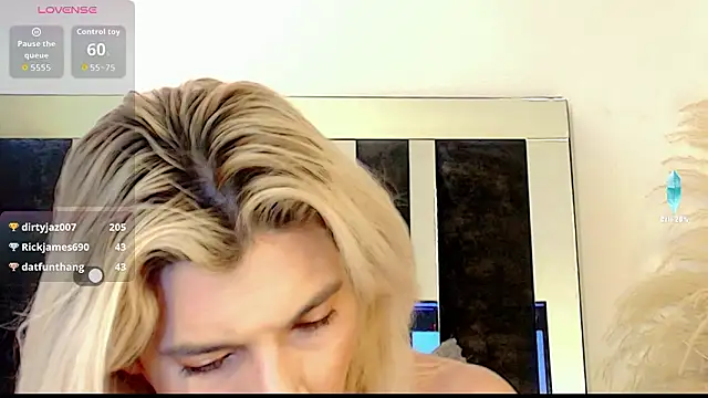 Snapshot of honey_skin chatting on 02/04/26, 10:26 honey skin online show from 02/04/26, 10:26