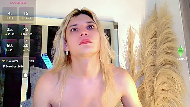 Snapshot of honey_skin chatting on 02/13/26, 08:38 honey skin online show from 02/13/26, 08:38