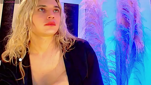 Snapshot of honey_skin chatting on 02/20/26, 11:16 honey skin online show from 02/20/26, 11:16