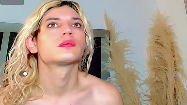 Snapshot of honey_skin chatting on 02/21/26, 10:11 honey skin online show from 02/21/26, 10:11