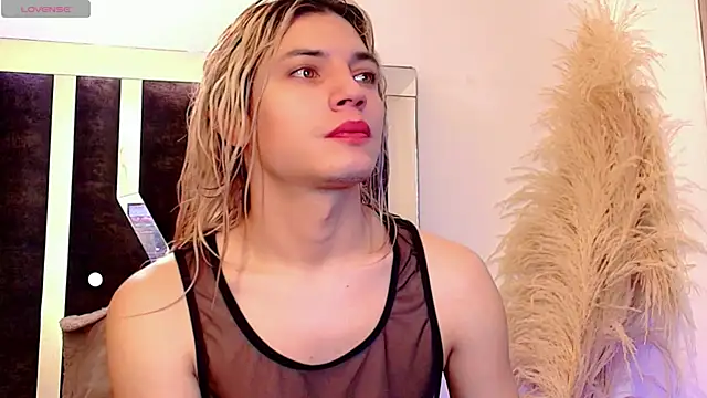 Snapshot of honey_skin chatting on 02/22/26, 09:02 honey skin online show from 02/22/26, 09:02