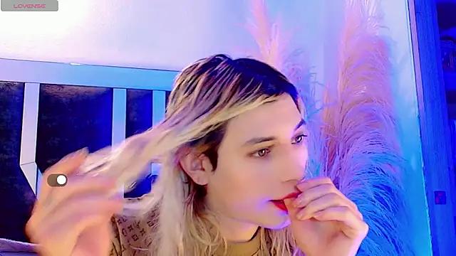 Snapshot of honey_skin chatting on 02/23/26, 09:45 honey skin online show from 02/23/26, 09:45