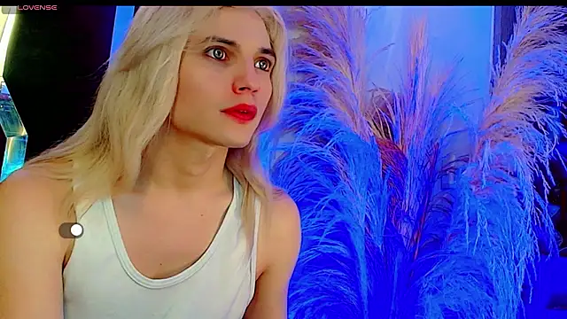 Snapshot of honey_skin chatting on 03/07/26, 06:43 honey skin online show from 03/07/26, 06:43