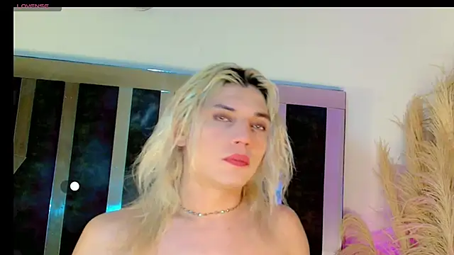 Snapshot of honey_skin chatting on 04/19/26, 10:03 honey skin online show from 04/19/26, 10:03