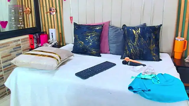 Snapshot of katlyn_martins chatting on 02/15/25, 01:16 katlyn martins online show from 02/15/25, 01:16