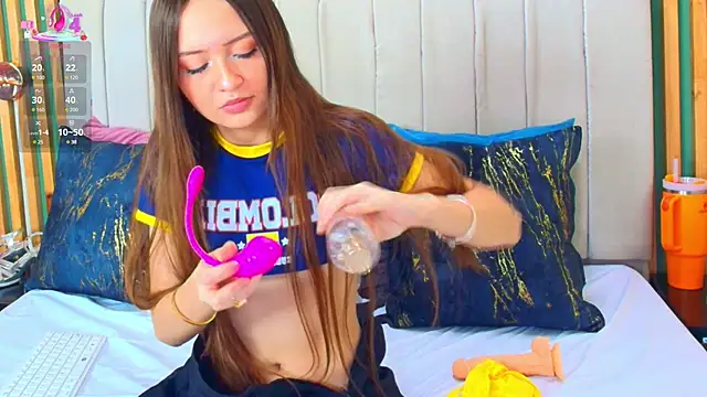 Snapshot of katlyn_martins chatting on 03/06/25, 07:10 katlyn martins online show from 03/06/25, 07:10