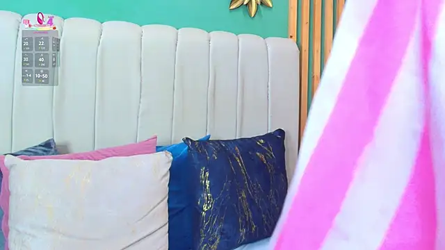 Snapshot of katlyn_martins chatting on 03/17/25, 12:19 katlyn martins online show from 03/17/25, 12:19