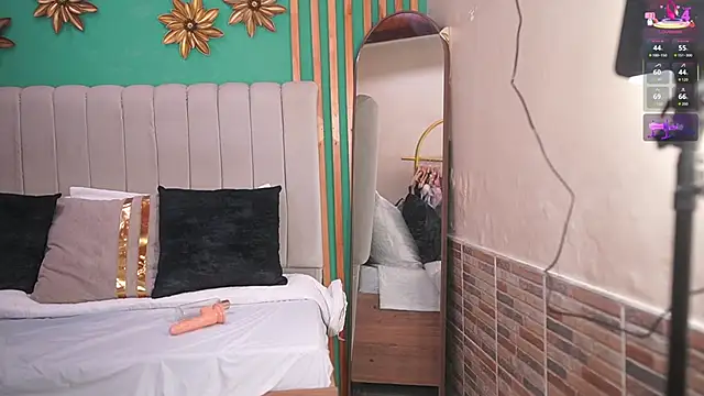 Snapshot of katlyn_martins chatting on 09/24/25, 07:06 katlyn martins online show from 09/24/25, 07:06