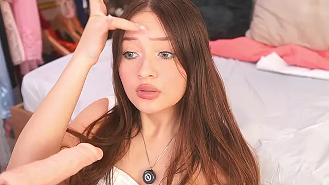 Snapshot of katlyn_martins chatting on 09/27/25, 06:35 katlyn martins online show from 09/27/25, 06:35