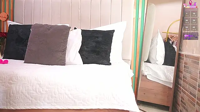 Snapshot of katlyn_martins chatting on 10/13/25, 02:39 katlyn martins online show from 10/13/25, 02:39