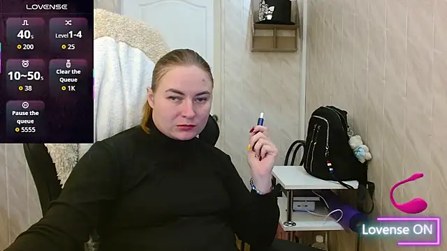 Snapshot of ElenaMaeer chatting on 11/12/25, 08:26 ElenaMaeer online show from 11/12/25, 08:26