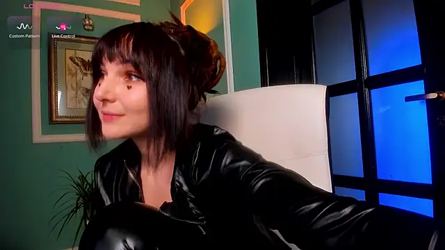 1Munique online show from 11/21/25, 01:43