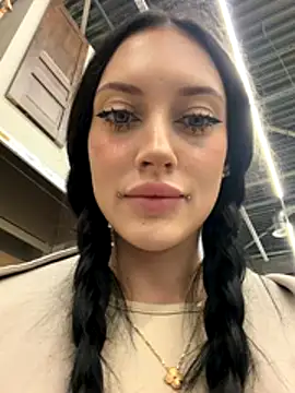 Snapshot of Melissa_crazy chatting on 12/04/25, 03:10 Melissa crazy online show from 12/04/25, 03:10