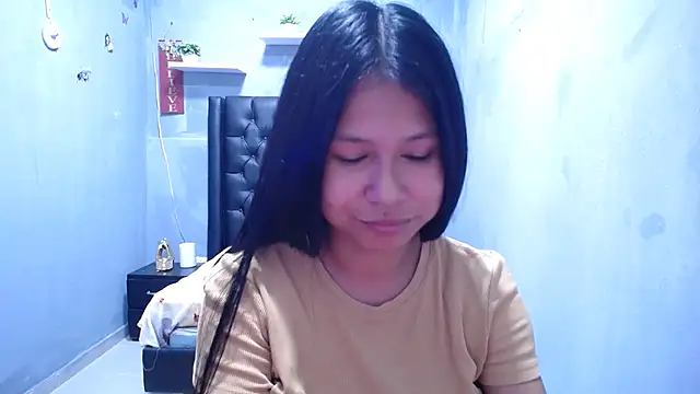 Letty Plugxo online show from 05/11/26, 02:45