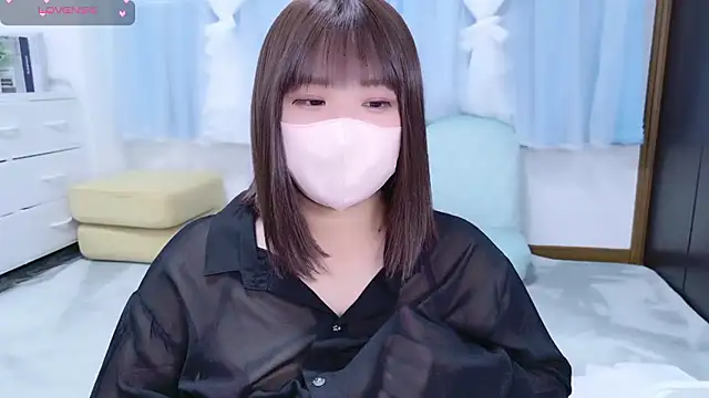 Snapshot of _mirai0917 chatting on 12/16/25, 05:01 mirai0917 online show from 12/16/25, 05:01