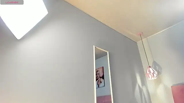 ScarletGV online show from 03/12/25, 05:13