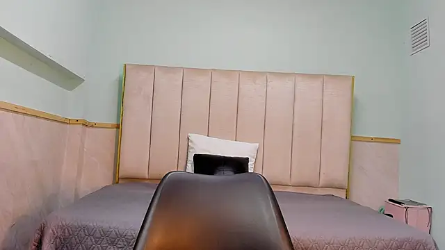 Snapshot of alice_greco chatting on 03/21/25, 02:07 alice greco online show from 03/21/25, 02:07