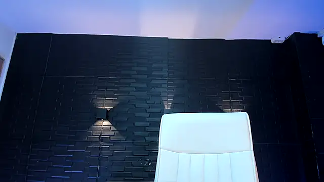 Snapshot of alice_greco chatting on 10/08/25, 05:32 alice greco online show from 10/08/25, 05:32