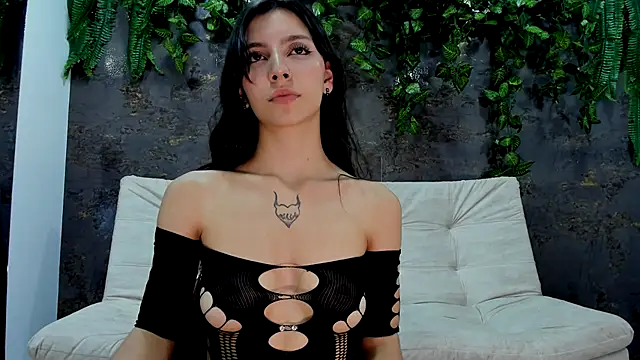 Snapshot of alice_greco chatting on 12/15/25, 03:44 alice greco online show from 12/15/25, 03:44